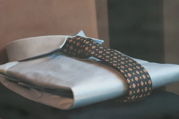 Primer Plano Camisa Azul Corbata Showroom Tienda Moda Para Hombres — Foto de Stock