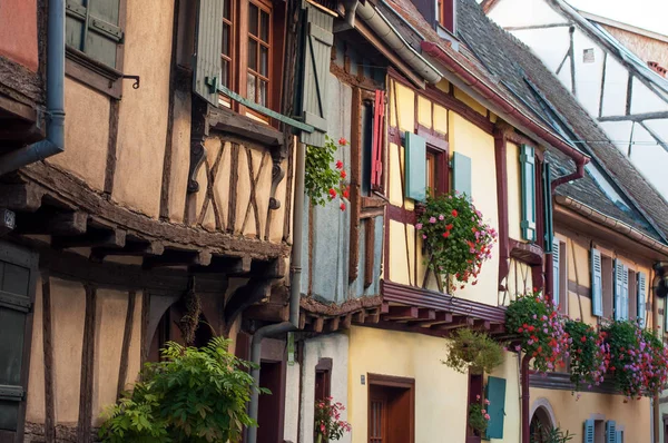 Einzelhandel Traditioneller Mittelalterlicher Architektur Elsässischen Dorf Eguisheim Bei Colmar Frankreich — Stockfoto