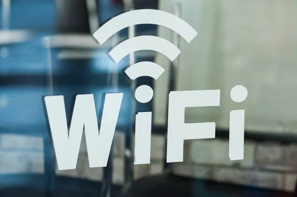 Zbliżenie Wifi Logo Okna Kawiarni — Zdjęcie stockowe