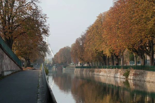 Mulhouse Francja Października 2018 Panorama Miasta Mulhouse Alzacji Malowniczym Kanałem — Zdjęcie stockowe