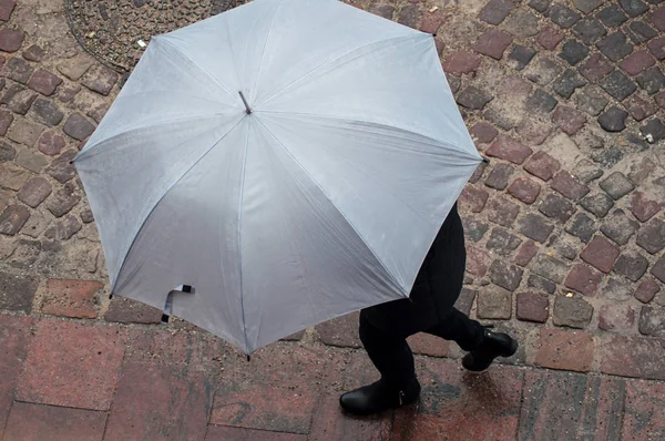 Portrét Ženy Šedý Deštník Dláždění Místo Městě Pohled Shora — Stock fotografie