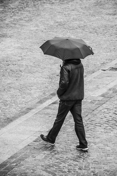 Portrait Man Walking Umbrella Cobbles Place — Stock Photo, Image