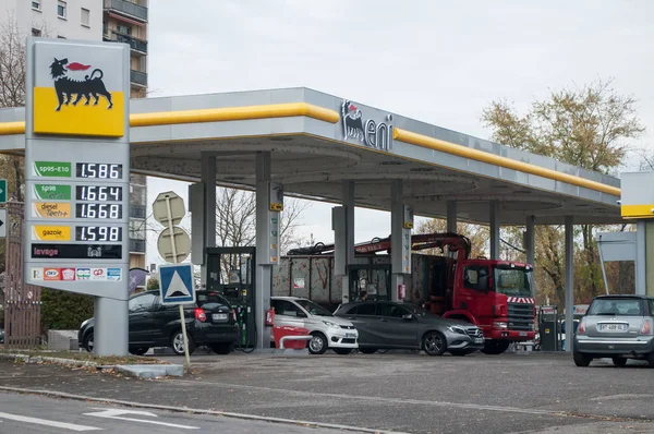 Mulhouse France November 2018 People Cars Taking Fuel Eni Gas — Stock Photo, Image