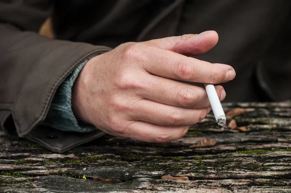 Closeup Man Cigarette Hand Outdoor — Stock Photo, Image