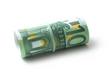 banknot closeup rulo yüz Euro para beyaz arka plan üzerinde
