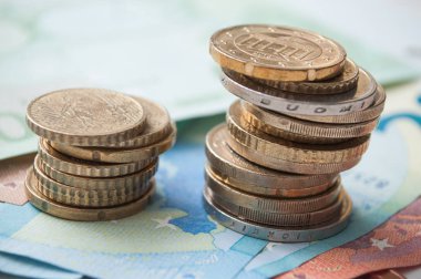 paralar kazık ve banknot euro para closeup