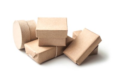 mini kağıt kutusu yığın beyaz arka plan üzerinde closeup