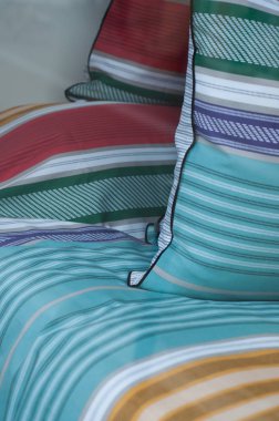 portre renkli yatak çarşafları mağaza showroom dizi