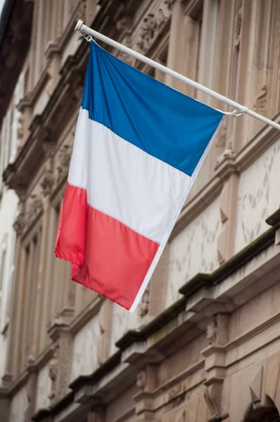 Primo Piano Della Bandiera Francese Sulla Facciata Dell Edificio Strasburgo — Foto Stock