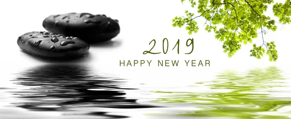 Zen Banner Gelukkig Nieuwjaarskaart 2019 Regendruppels Zwarte Keien Rand Water — Stockfoto