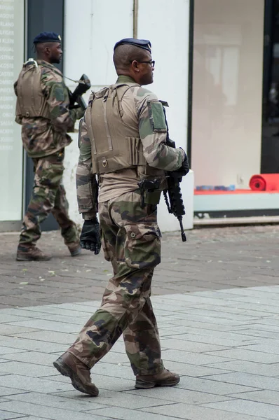 Mulhouse Francja Grudnia 2018 Francuski Wojskowy Patrol Ulicy Podczas Jarmark — Zdjęcie stockowe