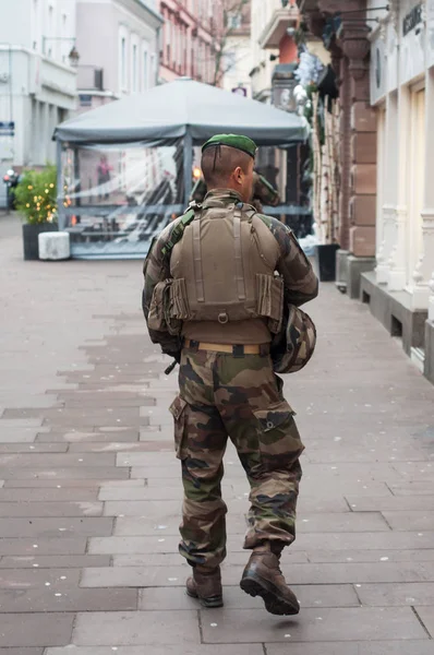Mulhouse Frankrike December 2018 Grupp Militär Patrullerar Julmarknad Efter Terroristattacken — Stockfoto