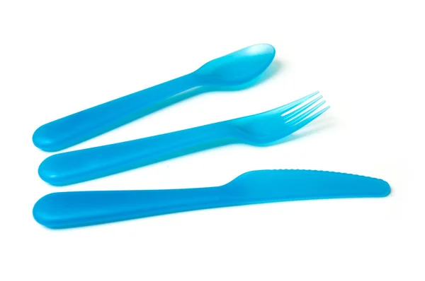 一套蓝色的婴儿塑料勺子 叉子和刀在白色背景 — 图库照片