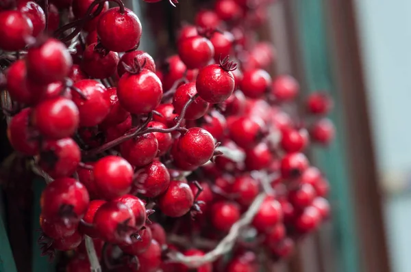 Gros Plan Mini Décoratifs Pommes Rouges Dans Arbre Noël — Photo