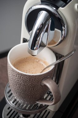 cofffee makine üzerinde kahve espresso fincan closeup 