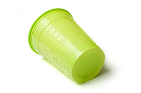 Крупный План Зеленой Пластиковой Чашки Белом Фоне — стоковое фото