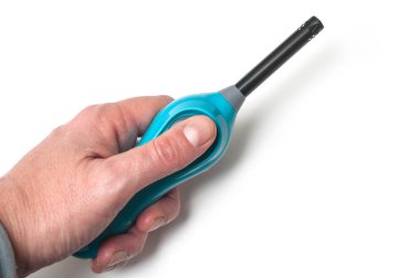 mavi beyaz arka plan üzerinde elinde hafif closeup 