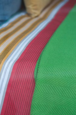 portre renkli yatak çarşafları mağaza showroom dizi