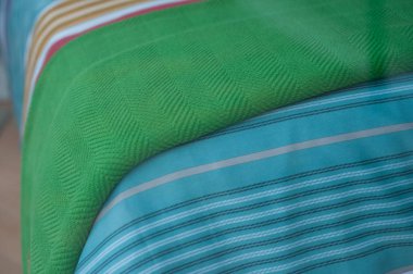 portre renkli yatak çarşafları mağaza showroom dizi