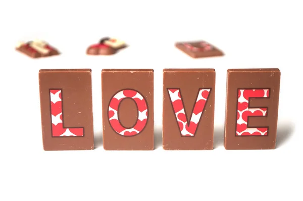 Close Palavra Amor Escrevendo Sobre Chocolate Fundo Branco — Fotografia de Stock