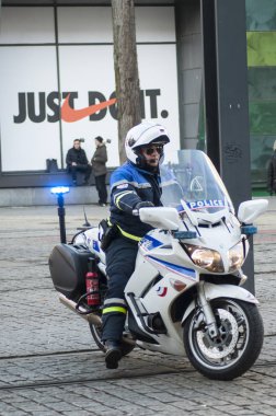 Mulhouse - Fransa - 5 Şubat 2019 - trafik, bir gösteri insanlar sokakta karşı vergi ve yakıt fiyatları yükselen protesto sırasında yapma Ulusal polis motorcu