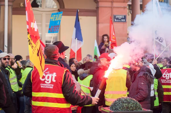 Mulhouse França Fevereiro 2019 Pessoas Protestando Rua Contra Impostos Aumento — Fotografia de Stock
