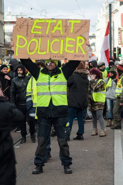 Mulhouse França Fevereiro 2019 Pessoas Protestando Rua Contra Violência Policial — Fotografia de Stock
