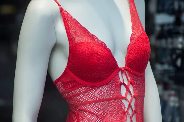 Zbliżenie Czerwonej Bielizny Manekin Salonie Mody Dla Kobiet — Zdjęcie stockowe