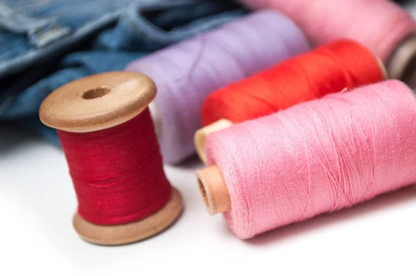 Closeup of sewing thread spool bobbin on white background — Stock Photo, Image