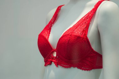 manken moda kırmızı sutyen closeup wo için showroom mağaza