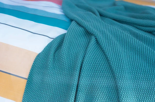Primer plano de ropa de cama azul en sala de exposición tienda de decoración — Foto de Stock