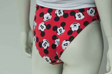 Mickey üzerine baskı moda mağaza showroom kadınlar için manken üzerinde arsız 