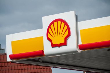 Mulhouse - Fransa - 27 Mart 2019 - perakende Shell istasyonu işareti