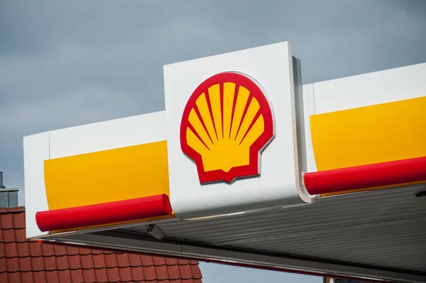 Mulhouse - France - 27 March 2019 - retail of Shell station sign — Stock Photo, Image