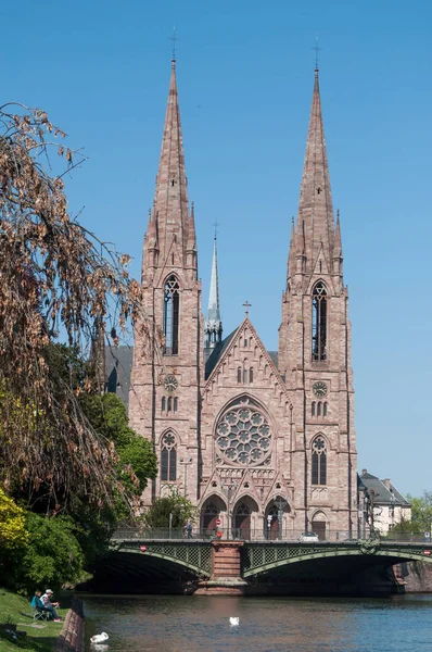 Saint paul church  on il river — Stock Photo, Image