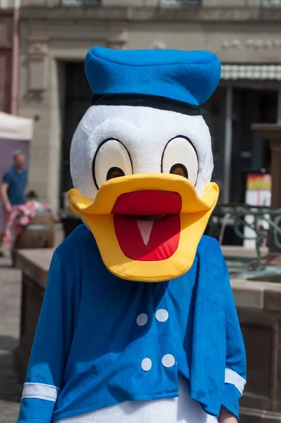 People with Donald Duck costume, Donald Duck — Stock Photo, Image