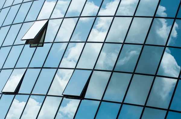 Closeup of cloudy sky on modern building glasses reflection — Stock Photo, Image