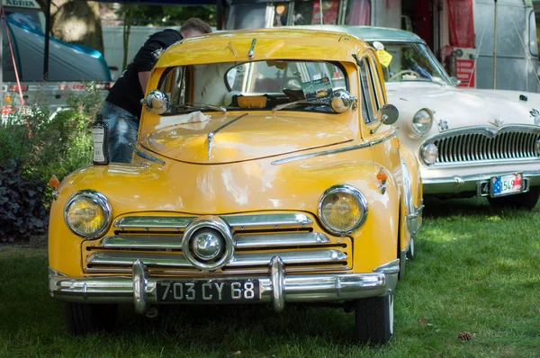 Gelber amerikanischer Oldtimer — Stockfoto