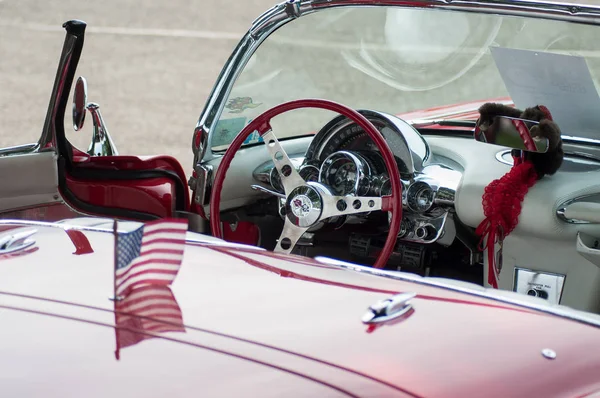Klasik Chevrolet Vintage araba kırmızı Pano — Stok fotoğraf