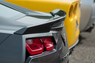 Corvette marka vintage amerikan araba hizalama eğlenceli araba gösterisi olay park