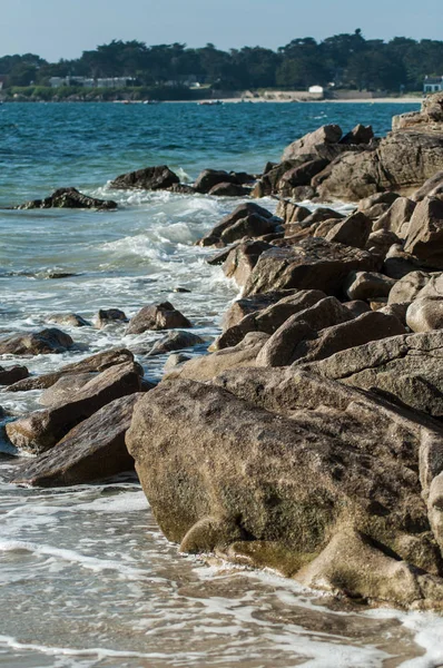St pierre de Quiberon sınır denizinde kayaların yakın çekim — Stok fotoğraf
