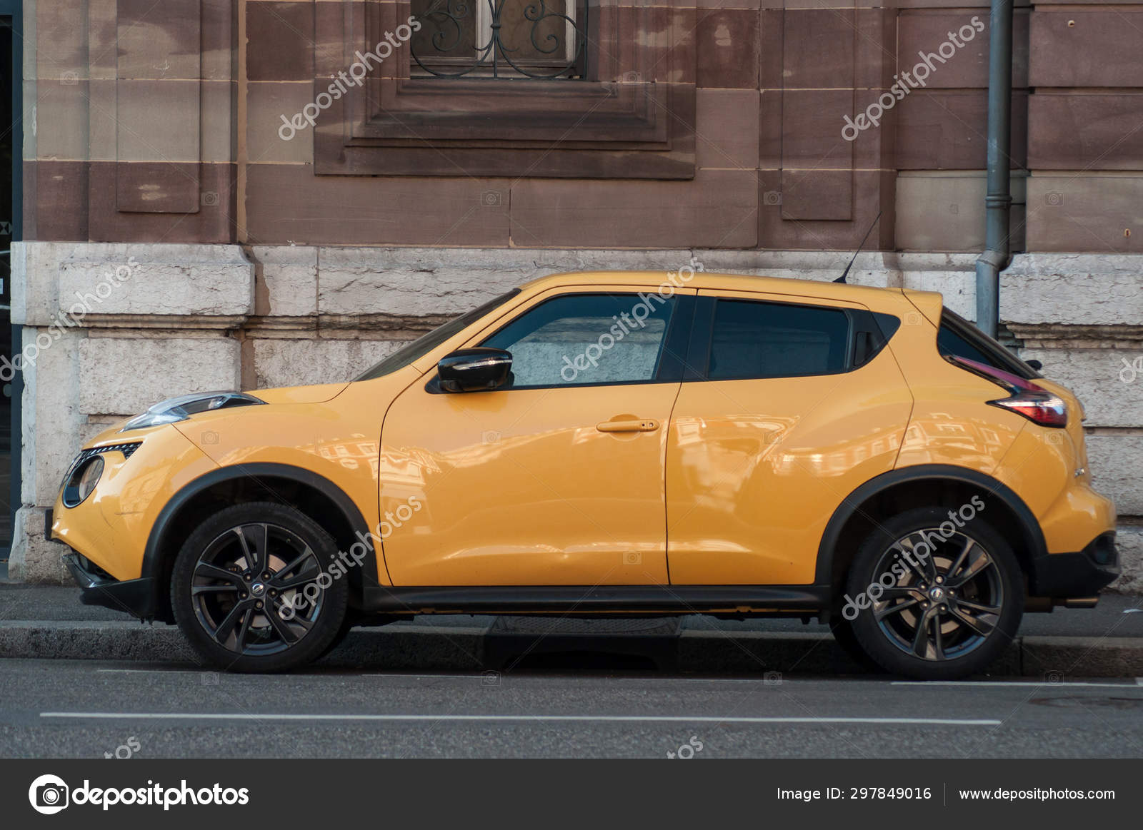 gelbes Auto-Nissan Juko Foto & Bild  straße, auto, reifen Bilder auf  fotocommunity