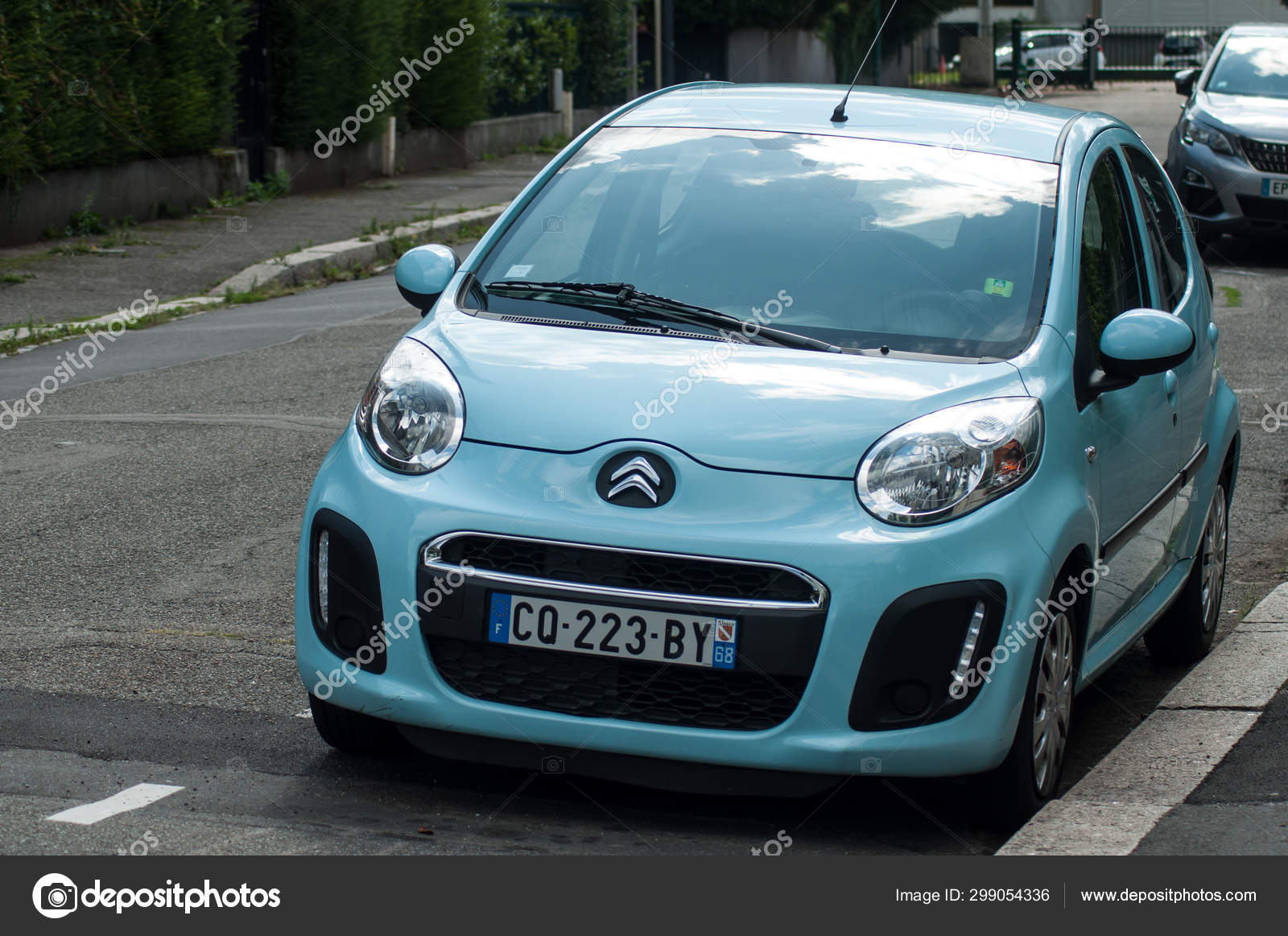 Front View Of Blue Citroen C1 Parked In The Street – Stock Editorial Photo © Neydtstock #299054336