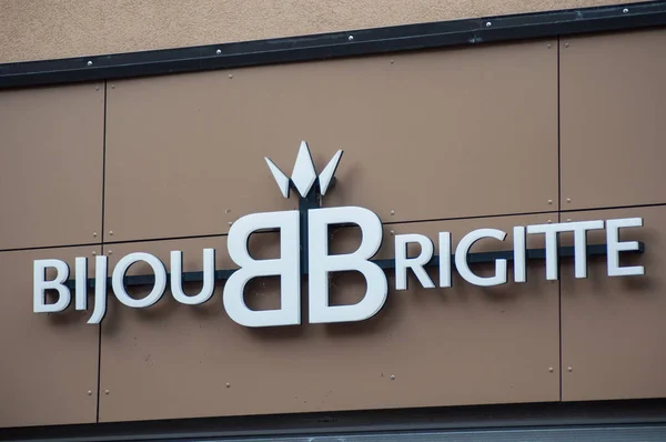 Primer plano de Bijou Brigitte Logo en la tienda frente a la calle — Foto de Stock