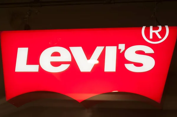 Closeup of Levi's logo in fashion store showroom — Stock Photo, Image