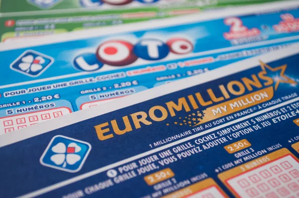 Francia rácsok a lottó és az euro milliókat a társadalomból La Francaise des jeux — Stock Fotó