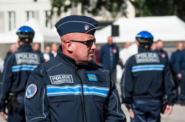 시 경찰 창설 30주년 기념식에서 주요 장소를 바라보는 시 경찰관 — 스톡 사진