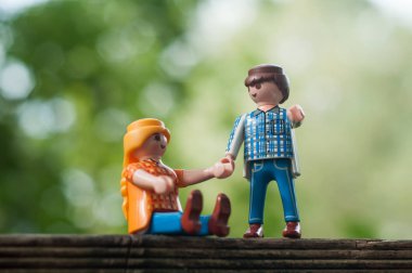  Açık havada Playmobil karakterlere yakın çekim