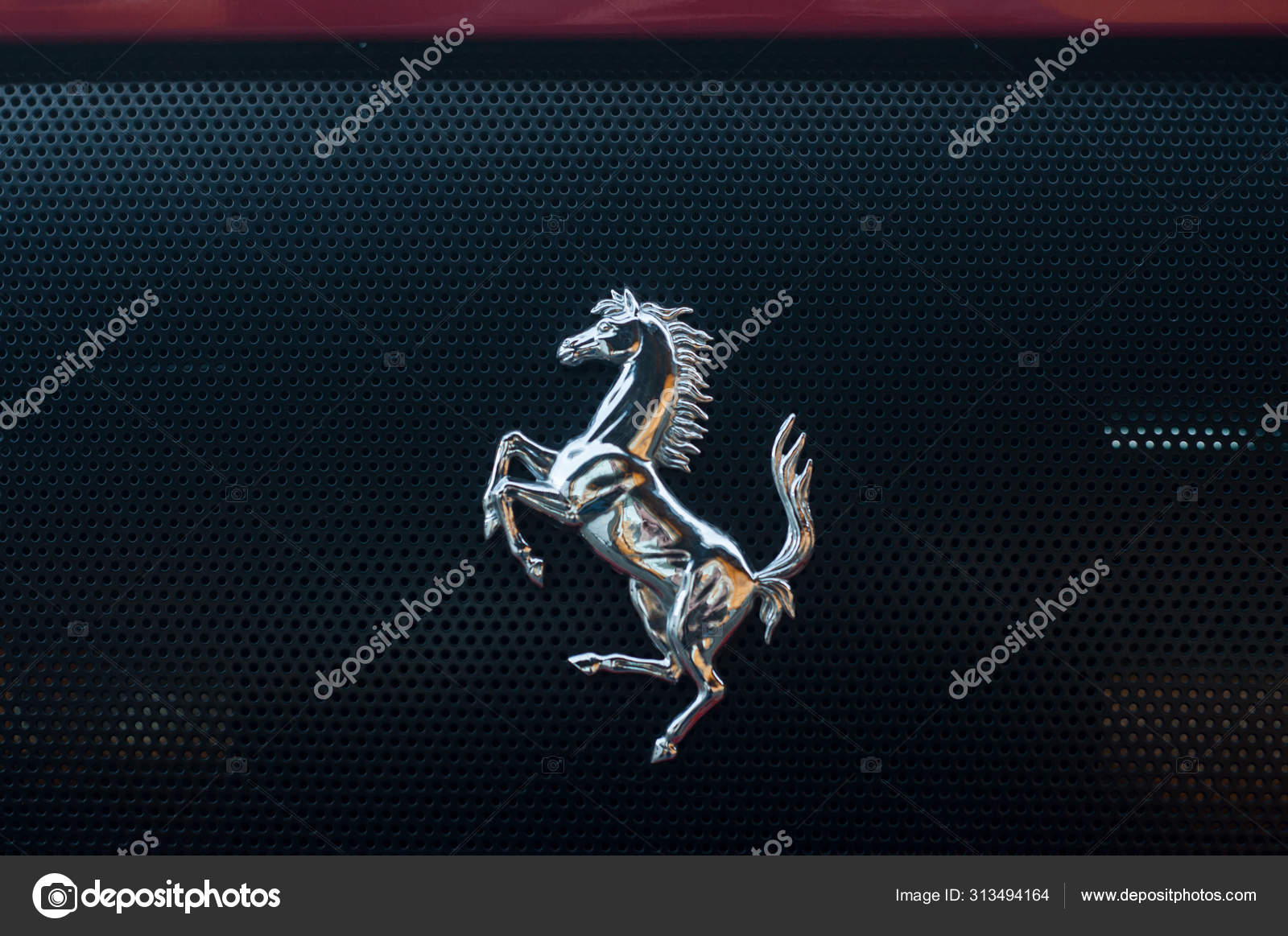 Ferrari Logo Z Tylu Czerwone Ferrari Fotografie Zdjecia Stockowe Ferrari Logo Z Tylu Czerwone Ferrari Obrazy Royalty Free