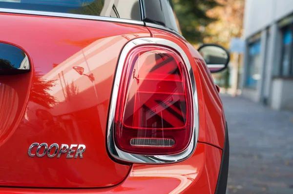 Rear light and sign on orange mini cooper parked in the street — Stockfoto